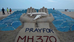 Öngyilkos pilóta okozta a malajziai gép katasztrófáját