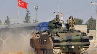 Egyre több a török tank Szíriában, újabb városból űzték ki az Iszlám Államot