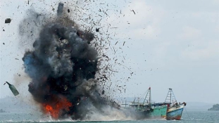 Függetlenség napja hajórobbantással Indonéziában