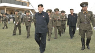 Légvédelmi fegyverrel végeztek ki két korábbi vezetőt Észak-Koreában
