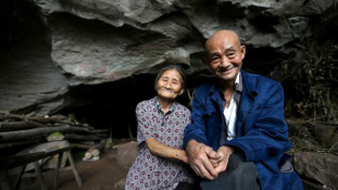 Ez a kínai pár 54 éve él barlangban
