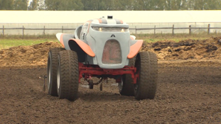 Megjött Agrobot, az orosz vezető nélküli traktor (videó)