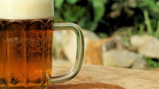 Megmutatjuk a sörforrást, ahol 6 euróért 5 korsó kézműves sör jár (videó)