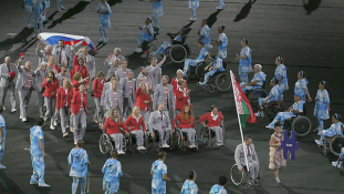 A belarusz, aki orosz zászlóval vonult a paralimpia megnyitóján