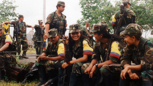 Már a robbanóanyagaikat is átadják a kolumbiai gerillák