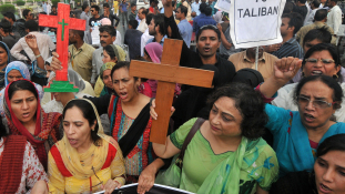 Keresztény célpontot támadott meg négy öngyilkos merénylő Pakisztánban