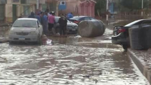 Felborult buszok a sztrádán – legkevesebb 15 embert öltek meg az esőzések Egyiptomban