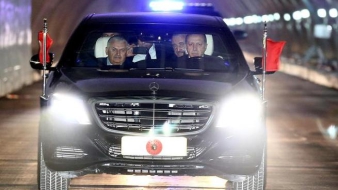 Erdogan átvitte a miniszterelnökét a tenger alatt
