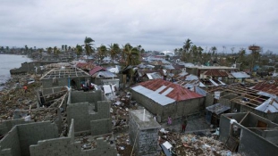 Csak járkálnak körbe-körbe – több száz halottja van a hurrikánnak Haitin