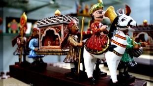 Kínai műanyag játékok küldik nyugdíjba a híres indiai fababákat