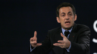 Kadhafi árnya kísérti Sarkozyt, aki újra elnök szeretne lenni Franciaországban