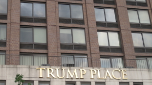 Búcsú Trumptól: a Trump Place nevet cserél New Yorkban