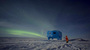 Megrepedt a jég alatta, költözik a kutatóállomás az Antarktiszon