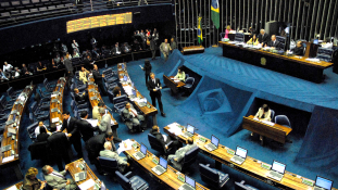 Brazília – megszorítások 20 évre, összecsapások