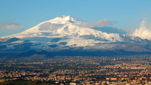 Szicíliában több iskolát kiürítettek az Etna miatt