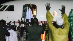 Vége a gambiai válságnak – elhagyta az országot az exelnök