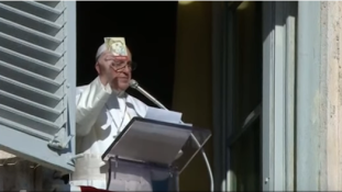 Pápai ajándék Vízkeresztkor – videó