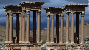 Tovább rombolt az Iszlám Állam Palmürában – oda a tetrapylon is
