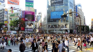 Prémium péntek: a japán kormány munka helyett vásárolni küldené az embereket