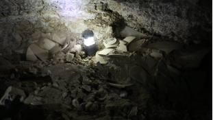 Holt-tengeri tekercsek – 60 év után újabb barlangra bukkantak