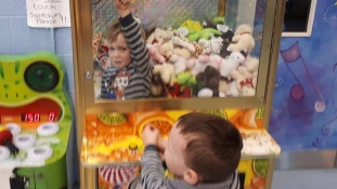 3 éves kisfiú szorult a játékautomatába egy ír kisvárosban