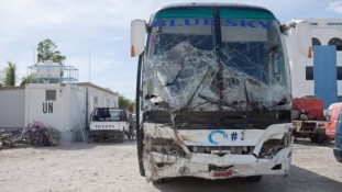 Az ünneplő tömegbe hajtott egy busz Haitin –  38 embert gázolt halálra