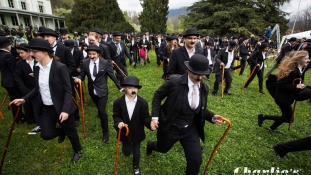 662 rajongó öltözött Chaplinnek Svájcban, az ikon egykori otthonában