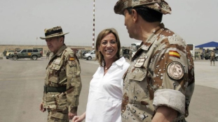 Első női védelmi miniszterét gyászolja Spanyolország