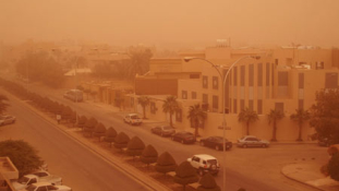 Sötétség délben – az iskolák is zárva maradnak a homokvihar miatt