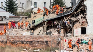 Összeomlott egy ház Lengyelországban, halottak is vannak
