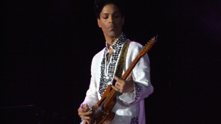 Prince 200 millió dolláros örökségét nővére és öt féltestvére kapják