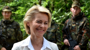 Két miniszter is bukhat a Bundeswehr hadnagyának kettős élete miatt