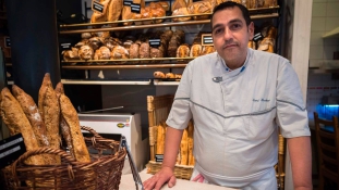Tunéziai pék látja el kenyérrel az új francia elnököt