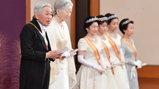 Japánban a nőket ne zárják ki a császári  házból, ha közönséges földi halandóhoz mennek férjhez