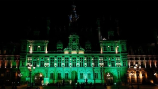 Zöld fénnyel tiltakoznak Trump klímadöntése ellen Párizstól Washingtonig