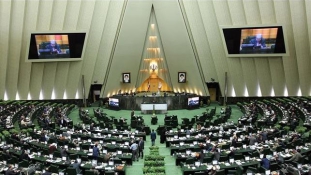 Két merénylet Teheránban – a parlament és Khomeini ajatollah mauzóleuma volt a célpont