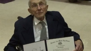 92 évesen kapta kézhez az érettségijét egy második világháborús veterán