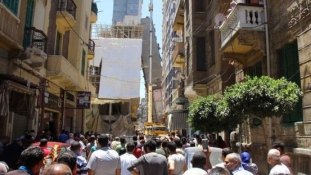 Belehajolt a szomszéd házba az egyiptomi ferde torony