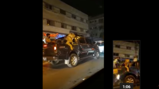 Oroszlánnal kocsikázott Karacsi utcáin – letartóztatták / videó