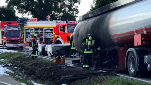 Életét kockáztatva vezette a kigyulladt üzemanyagszállítót egy hős kamionsofőr Bajorországban