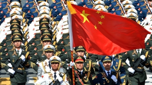 Katonai parádé Pekingben – videó