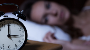Húsz százalékkal kevesebbet alszunk, mint hetven éve