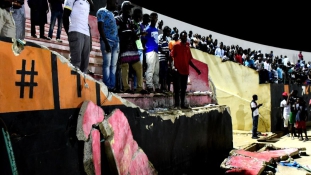 Tragédia a futballstadionban, nyolcan meghaltak