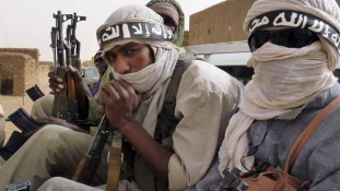 Videó az iszlamisták túszairól – Macron elnök terrorellenes csúcson Maliban
