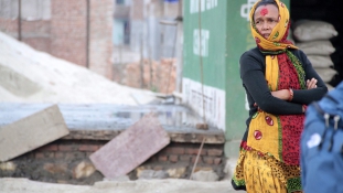 Többet nem lehet otthonaikból száműzni a menstruáló nőket Nepálban