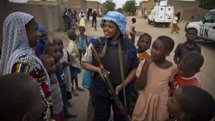 Bíróság előtt a nőket korbácsoltató ex-főrendőr Maliban