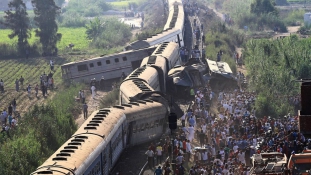 Több mint 40 embert gyászol Egyiptom – halottak és sebesültek a vonaton