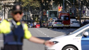 Mindenki sikoltozott, a szülők kikapták a kicsiket a babakocsikból – szemtanú a barcelonai támadásról