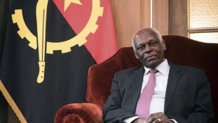 Békés búcsú az elnöktől – de mi lesz Angolával, ahol 38 éven át uralkodott?