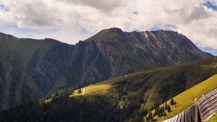 Buszkatasztrófát előzött meg egy szemfüles turista az osztrák Alpokban